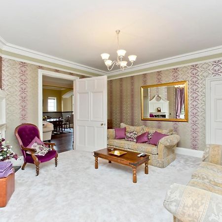 Luxury 3-Bedroom Apartment With Stunning Views At Ramsay Garden เอดินบะระ ภายนอก รูปภาพ