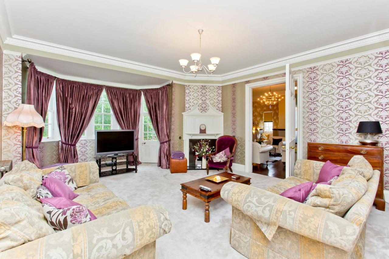 Luxury 3-Bedroom Apartment With Stunning Views At Ramsay Garden เอดินบะระ ภายนอก รูปภาพ