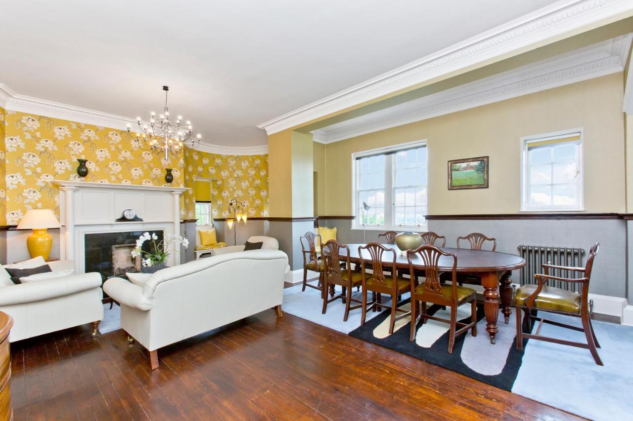 Luxury 3-Bedroom Apartment With Stunning Views At Ramsay Garden เอดินบะระ ภายนอก รูปภาพ